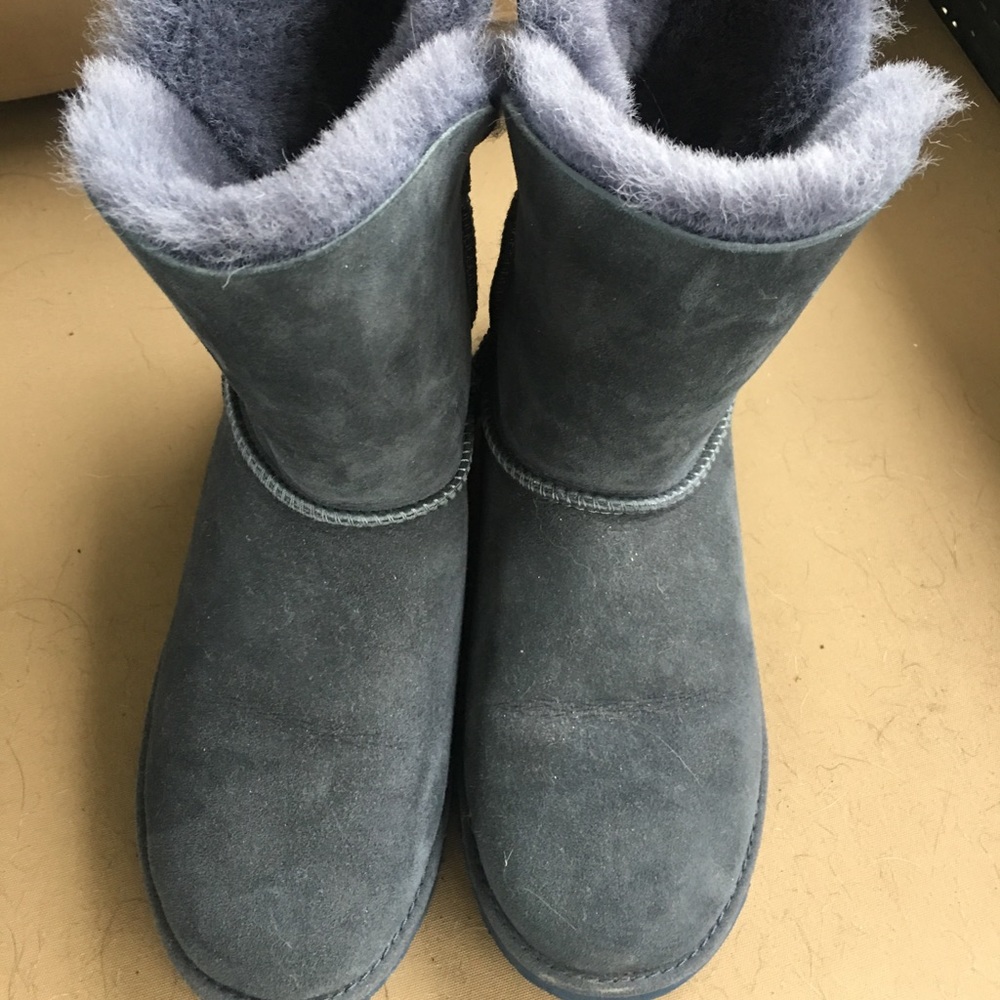Uggs Size 7 (Denim Gray)